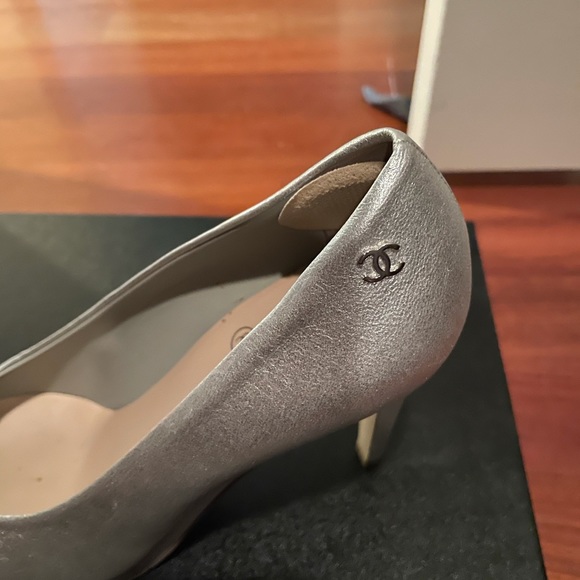 Chanel shoes - Picture 3 of 9